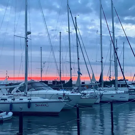 Stylische Lage Am Hafen, Und Wendtorf